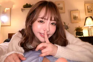 Cô gái Mexico ngực to cúi xuống gối và tưởng tượng cho đến khi toàn thân đạt cực khoái