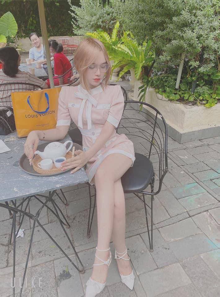 Cậu em trai và 2 chị kế sống chung phòng khi bố má tái hôn