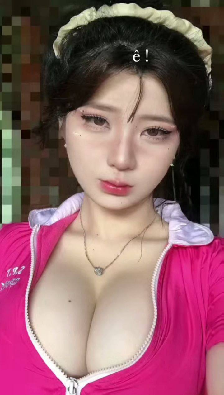 Hãy tắm tinh trùng! Bà nội trợ dâm đãng muốn cưỡi con cặc cứng của anh