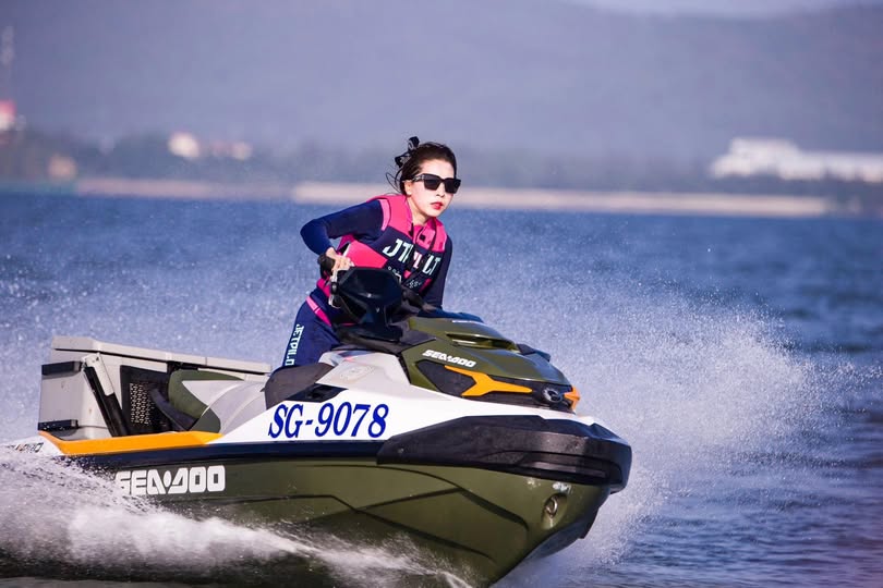 Sayaka, trước khi kết hôn,...